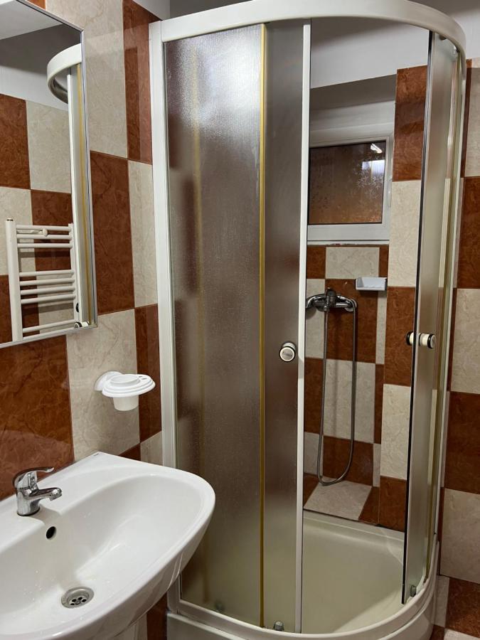 Aurora Boutique-Studio Premium Bed & Breakfast Bukares Bagian luar foto